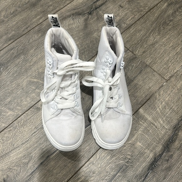 • Dr. Martens • Women’s COMBS WOMEN'S POLY CASUAL BOOTS White on White US 6 - Picture 3 of 7